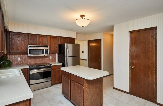 5405 Cody Drive, West Des Moines, IA 50266