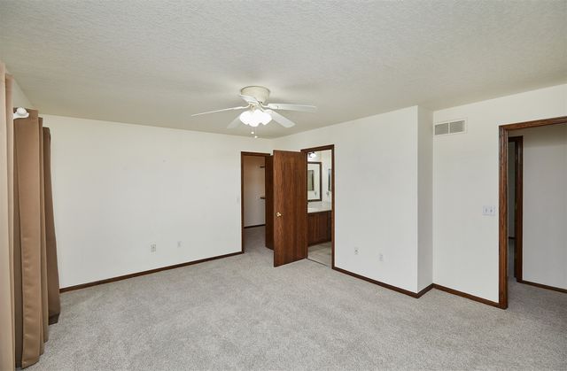 5405 Cody Drive, West Des Moines, IA 50266