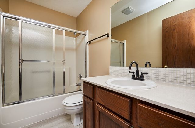 5405 Cody Drive, West Des Moines, IA 50266