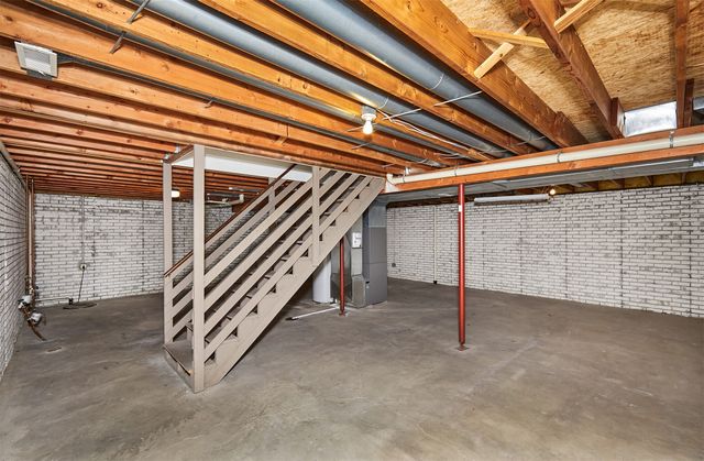 5405 Cody Drive, West Des Moines, IA 50266