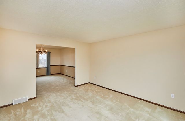 5405 Cody Drive, West Des Moines, IA 50266