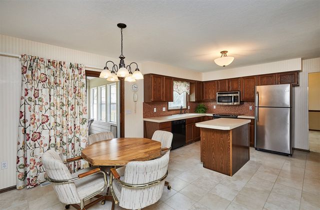 5405 Cody Drive, West Des Moines, IA 50266