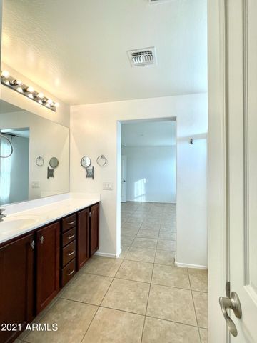 2019 E LINDRICK Drive, Gilbert, AZ 85298