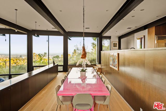 1406 N Kenter Avenue, Los Angeles, CA 90049