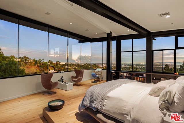 1406 N Kenter Avenue, Los Angeles, CA 90049