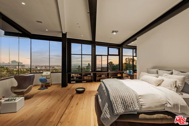 1406 N Kenter Avenue, Los Angeles, CA 90049