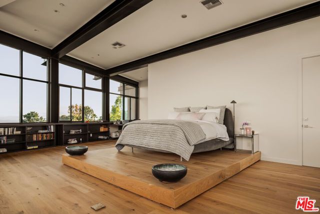 1406 N Kenter Avenue, Los Angeles, CA 90049