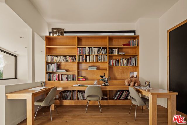 1406 N Kenter Avenue, Los Angeles, CA 90049