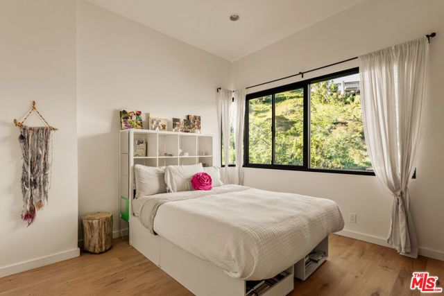 1406 N Kenter Avenue, Los Angeles, CA 90049