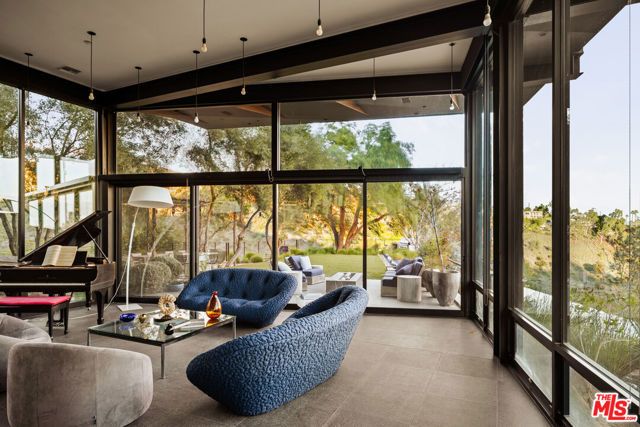 1406 N Kenter Avenue, Los Angeles, CA 90049