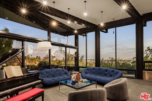 1406 N Kenter Avenue, Los Angeles, CA 90049