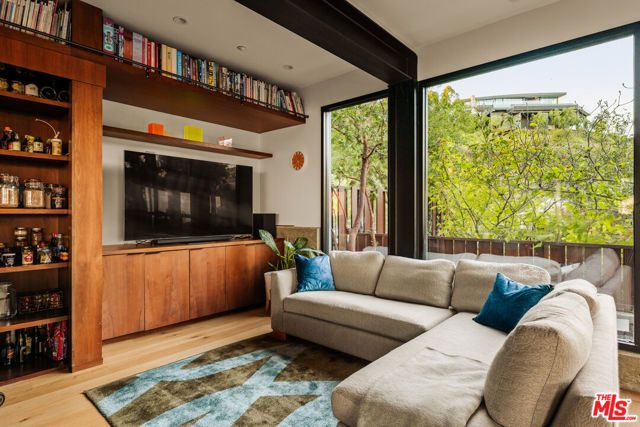 1406 N Kenter Avenue, Los Angeles, CA 90049