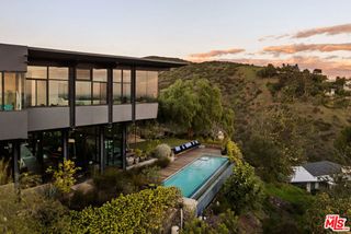 1406 N Kenter Avenue, Los Angeles, CA 90049