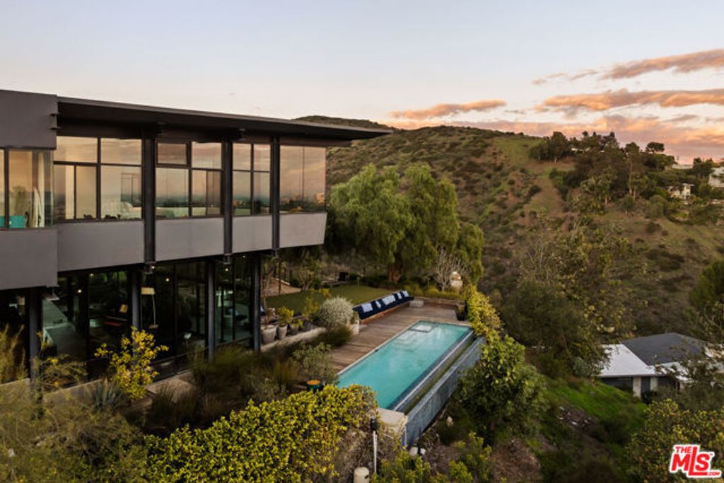 1406 N Kenter Avenue, Los Angeles, CA 90049