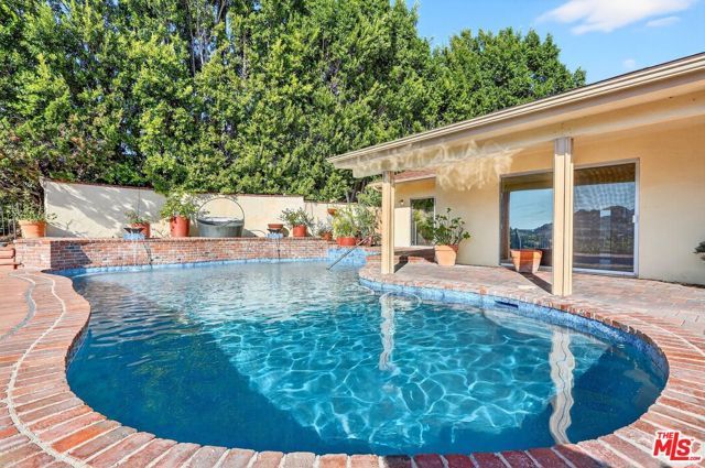 3713 Dellvale Place, Encino (los Angeles), CA 91436