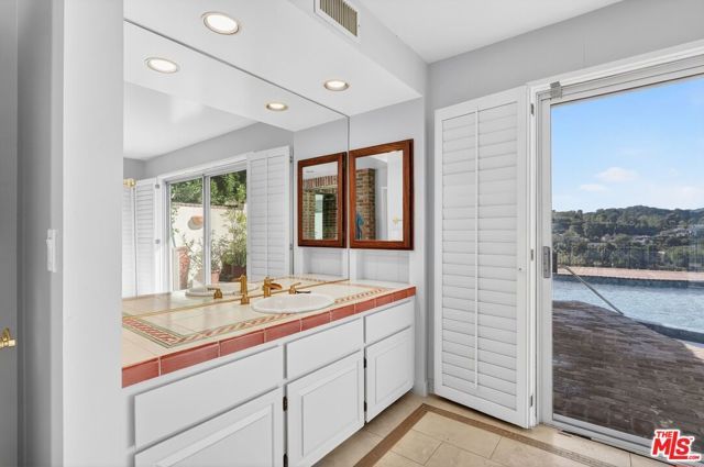 3713 Dellvale Place, Encino (los Angeles), CA 91436