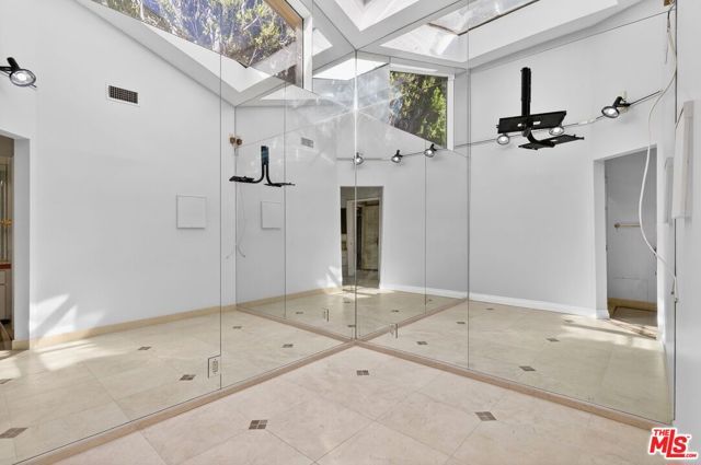 3713 Dellvale Place, Encino (los Angeles), CA 91436