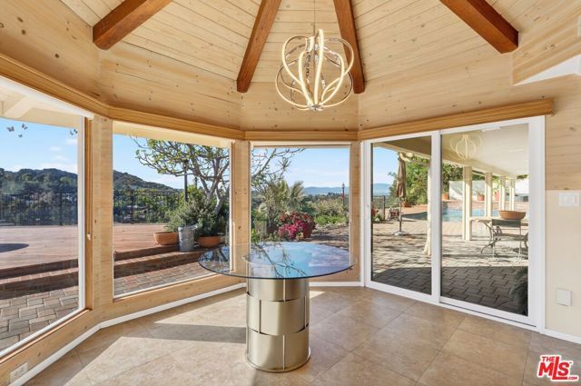 3713 Dellvale Place, Encino (los Angeles), CA 91436