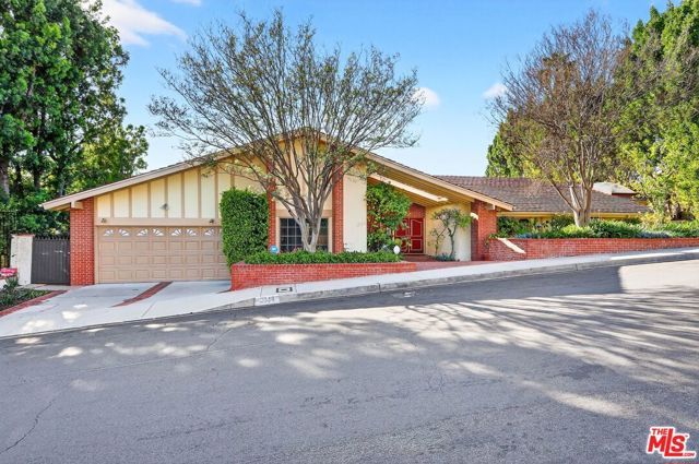 3713 Dellvale Place, Encino (los Angeles), CA 91436