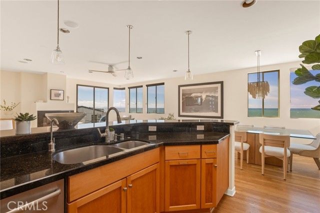 209 41st Street, Manhattan Beach, CA 90266