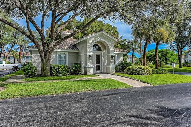 6812 Satinleaf RD S # 202, Naples, FL 34109