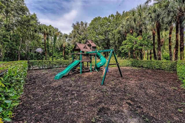 6812 Satinleaf RD S # 202, Naples, FL 34109