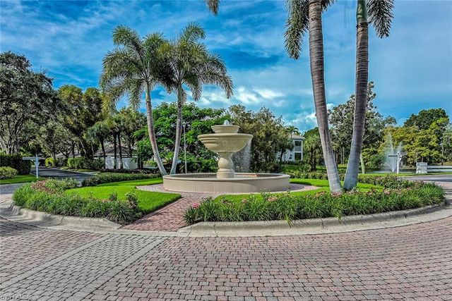 6812 Satinleaf RD S # 202, Naples, FL 34109