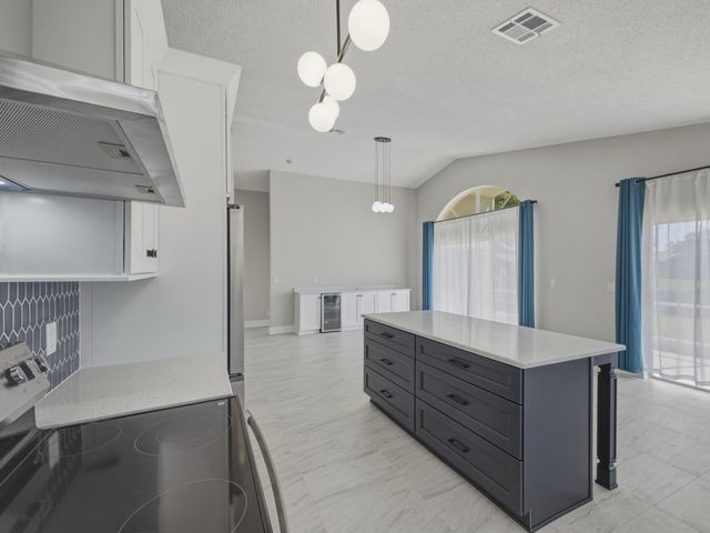 9512 HONEYBELL Circle, Boynton Beach, FL 33437