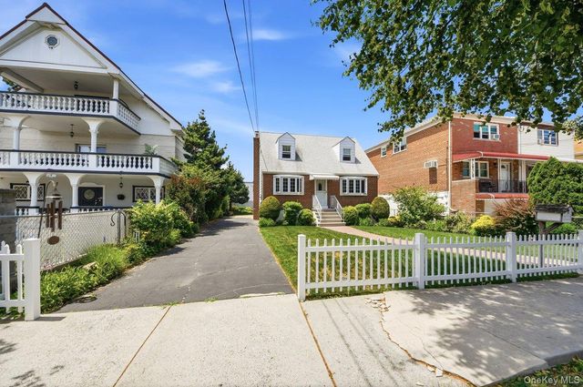 195 Graff Avenue, Bronx, NY 10465