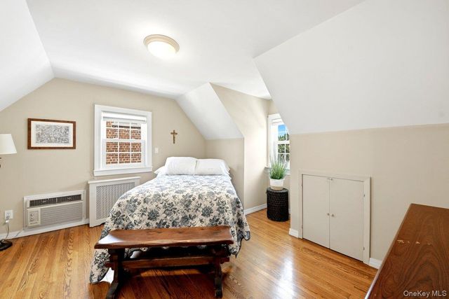 195 Graff Avenue, Bronx, NY 10465