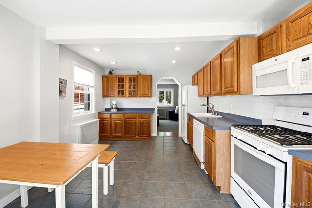 195 Graff Avenue, Bronx, NY 10465