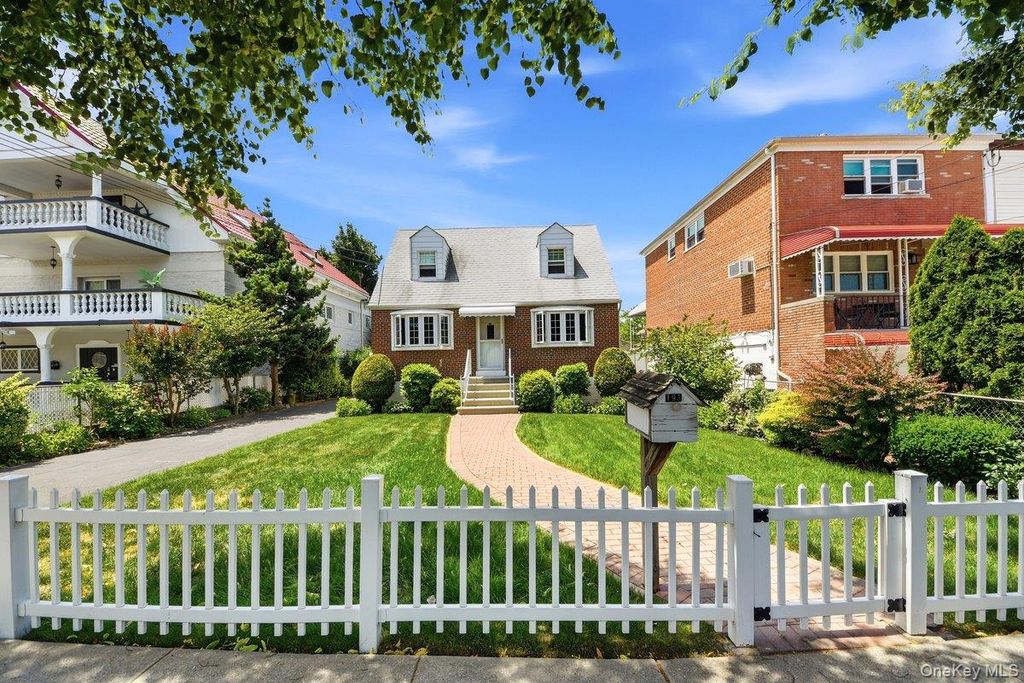 195 Graff Avenue, Bronx, NY 10465
