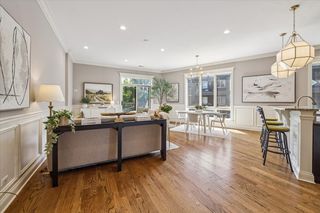 3534 N HERMITAGE Avenue 303, Chicago, IL 60657