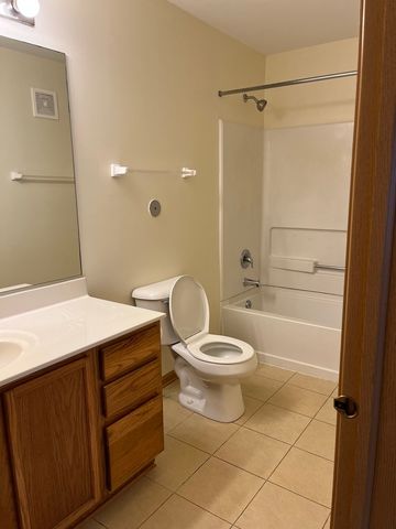 903 Silverstone Drive 903, Carpentersville, IL 60110