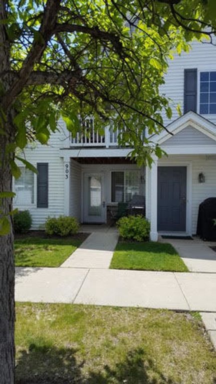 903 Silverstone Drive 903, Carpentersville, IL 60110