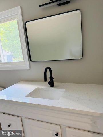 106 PARK AVE, Elmer, NJ 08318