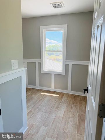 106 PARK AVE, Elmer, NJ 08318