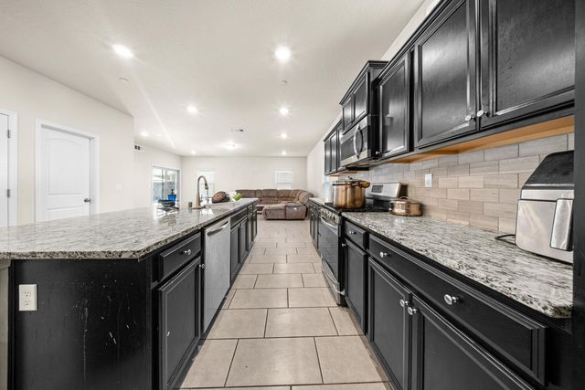 1637 N State Street, Fresno, CA 93722
