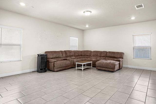 1637 N State Street, Fresno, CA 93722