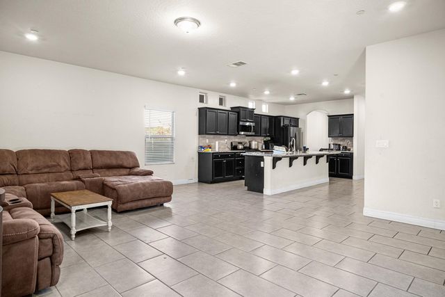 1637 N State Street, Fresno, CA 93722