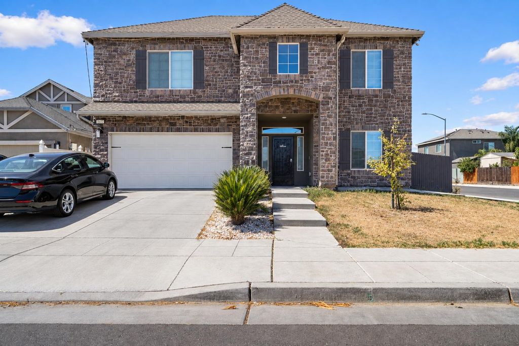 1637 N State Street, Fresno, CA 93722