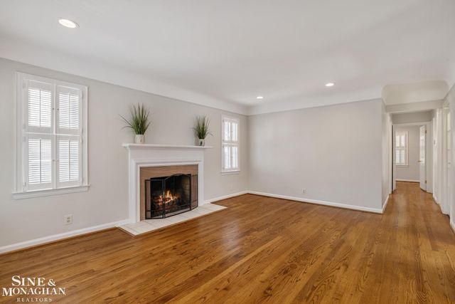 418 Hillcrest Avenue, Grosse Pointe Farms, MI 48236