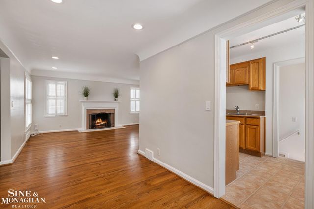 418 Hillcrest Avenue, Grosse Pointe Farms, MI 48236
