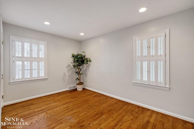 418 Hillcrest Avenue, Grosse Pointe Farms, MI 48236