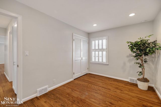 418 Hillcrest Avenue, Grosse Pointe Farms, MI 48236