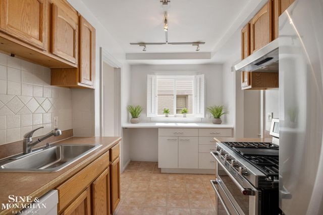 418 Hillcrest Avenue, Grosse Pointe Farms, MI 48236