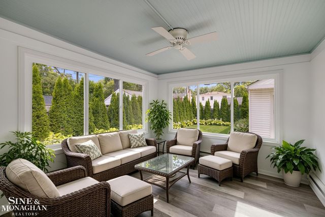 418 Hillcrest Avenue, Grosse Pointe Farms, MI 48236