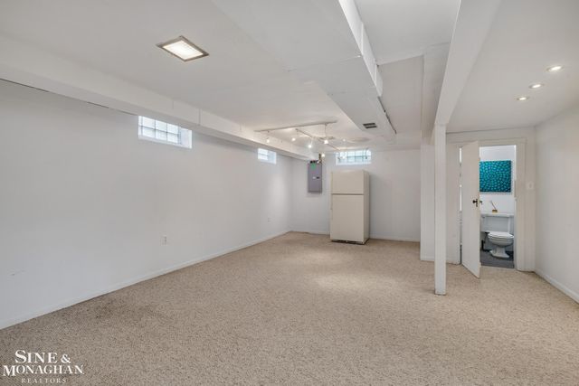 418 Hillcrest Avenue, Grosse Pointe Farms, MI 48236