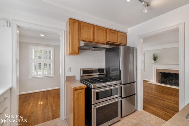 418 Hillcrest Avenue, Grosse Pointe Farms, MI 48236