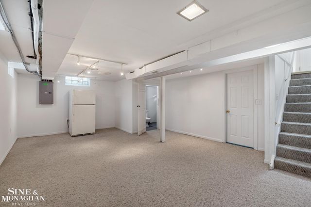 418 Hillcrest Avenue, Grosse Pointe Farms, MI 48236